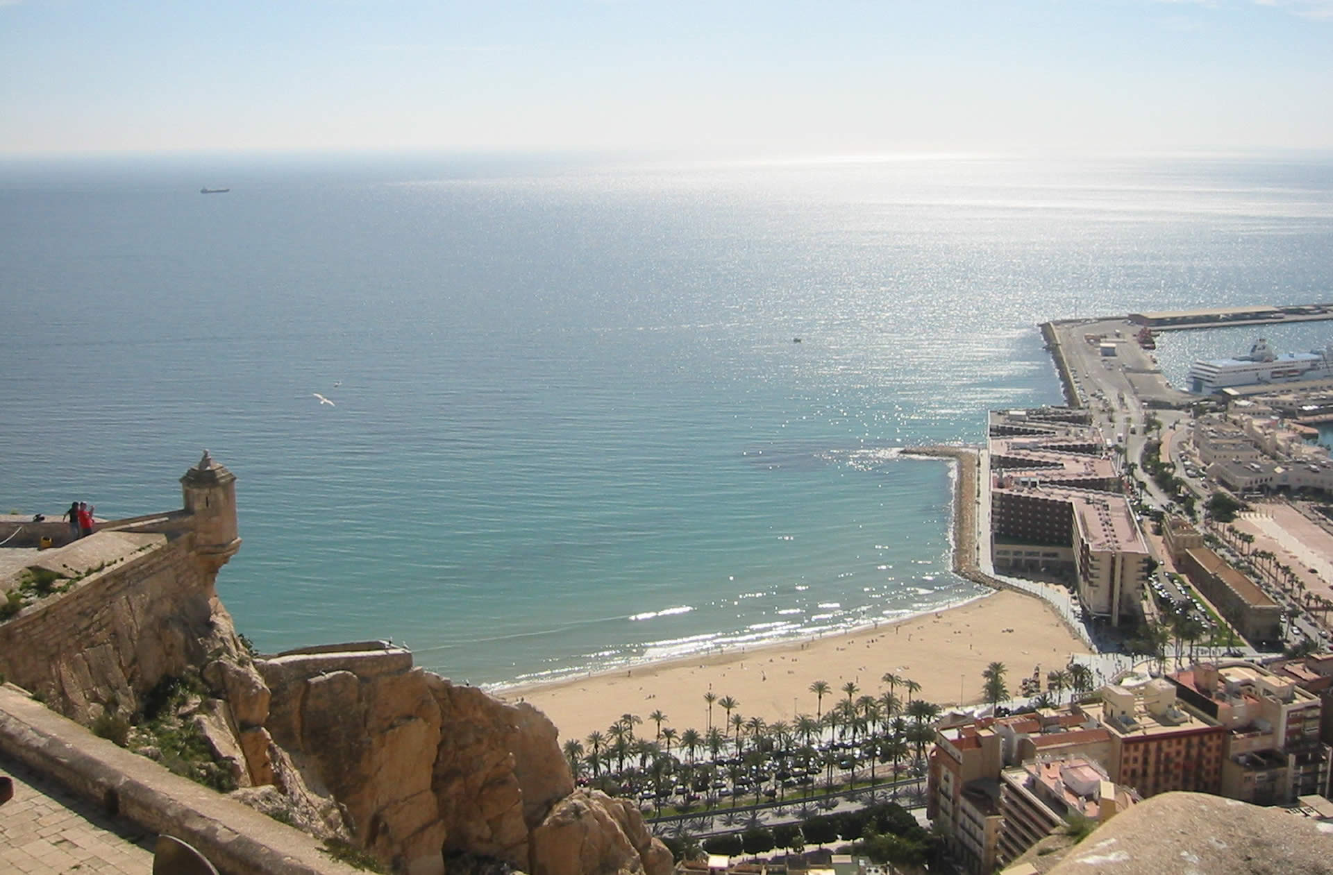 Playa del Postiguet desde Santa Bárbara